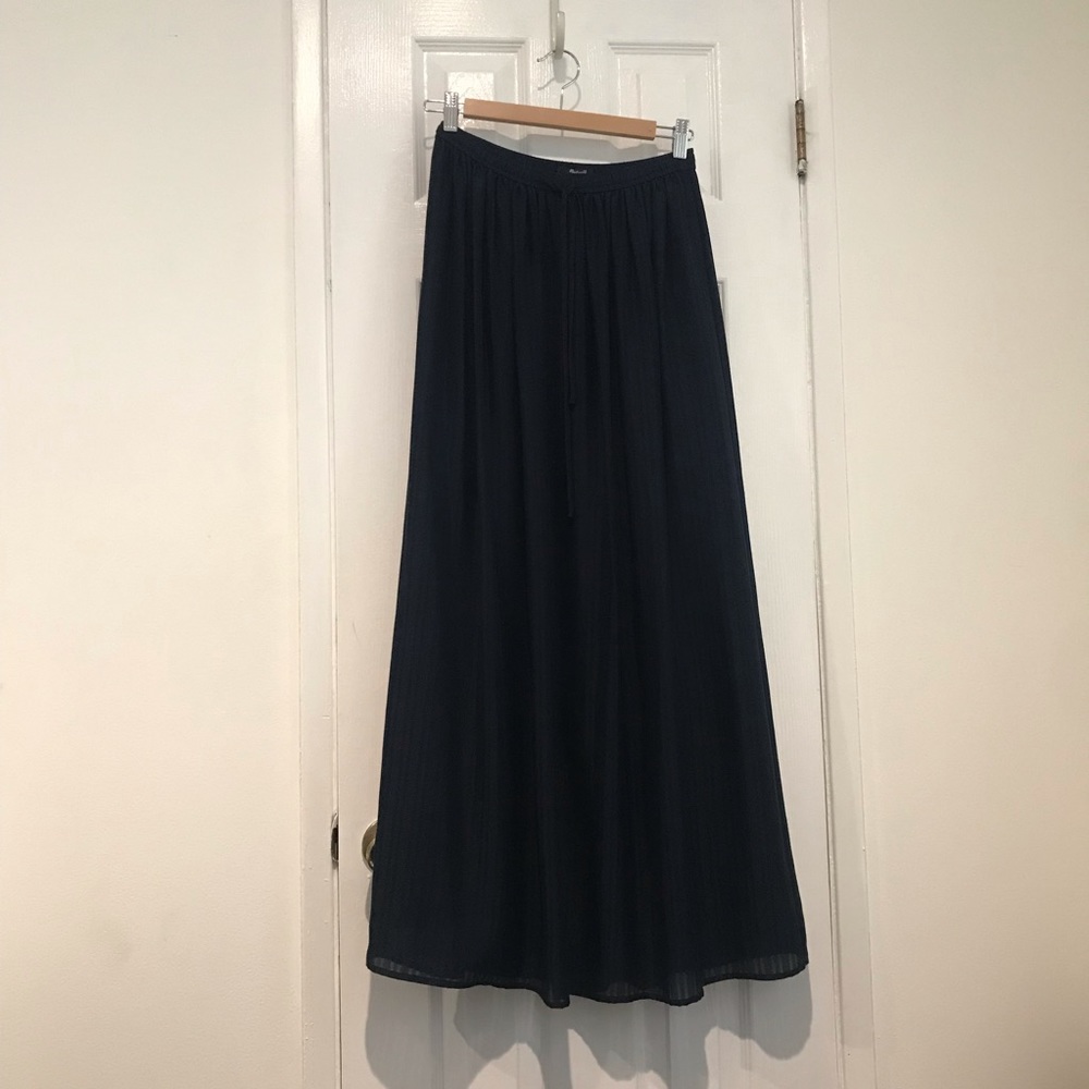 Super comfy Madewell maxi skirt